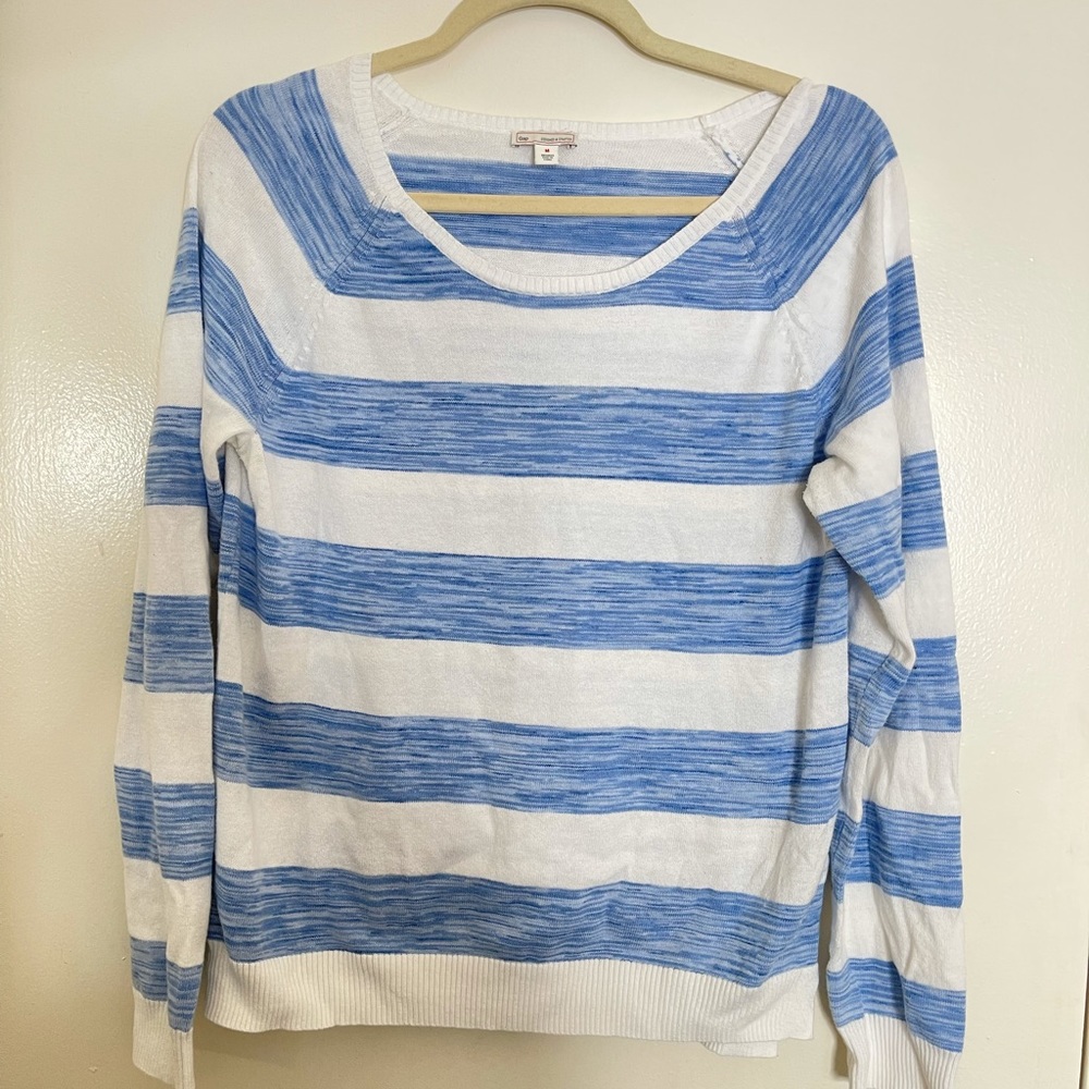 GAP BLUE AND WHITE STRIPED KNIT SWEATER